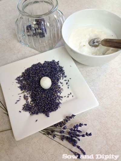 making lavender and coconut oil bath melts