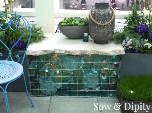 Gabion basket with recycled glass